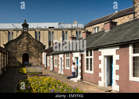 Regno Unito, Inghilterra, Lancashire, Lancaster, King Street, Penny's Hospital, gli ospizi di carità in verniciatura Foto Stock