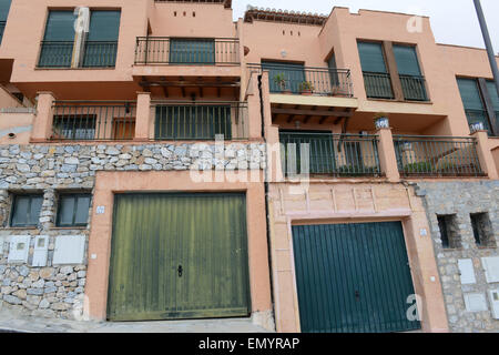 Gli appartamenti di proprietà della subsidenza sul ÔCarmenes del MarÕ urbanizzazione in Herradura, Costa Tropical, Spagna. Foto Stock