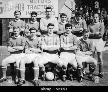 FC Abderdeen posare per un pre stagione fotografia di gruppo 1964 -1965. Essi sono fila posteriore sinistra a destra: Dave Bennet, Ally Shewan, Tubby Ogston, Charley Cooke, David Smith e Andy Kerr. Bancata anteriore: Don Kerrigan, Tommy Morrison, Doug Coutts, Ernie Winchester e Foto Stock