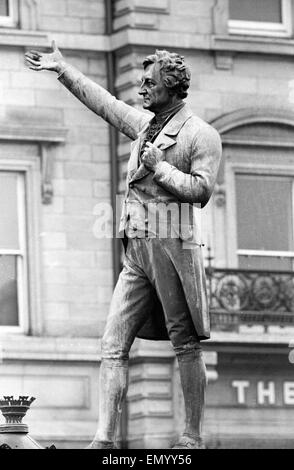 Statua di Henry Grattan, membro della Irish House of Commons, situato a Dublino Repubblica di Irlanda, raffigurato il 2 novembre 1969. Foto Stock