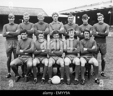 FC Abderdeen posare per un pre stagione fotografia di gruppo 1969 -1970. Essi sono fila posteriore sinistra a destra: J Whyte, H Boel, J Petersen, e McGarr, Smith, M Buchan e J Hermiston. Bancata anteriore: J Smith, un Willoughby, J Forrest, D Robb e Hamilton J. Foto Stock