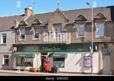 DOUNE, Stirling, Scozia, Regno Unito - 23 Aprile 2015: Village Store, Off Licenza e ufficio postale nel villaggio rurale di Doune Foto Stock