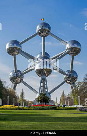 L'Atomium, un punto di riferimento nella città capitale Bruxelles originariamente costruito per Expo 58, 1958 Bruxelles Fiera Mondiale in Belgio Foto Stock