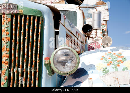 Leonard Knight dipinte di un uomo di montagna e lo ha chiamato la salvezza della montagna. La funzione è disattivata la griglia bramma città vicino Niland California Foto Stock