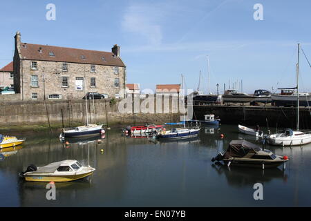 Harbourmaster's house e dysart harbour fife scozia aprile 2015 Foto Stock