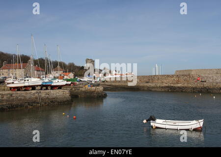 Dysart harbour con san serf tower fife scozia aprile 2015 Foto Stock