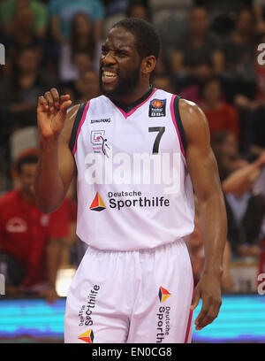 Bonn, Germania. 24 apr, 2015. La pallacanestro Bundesliga, cesti di Telekom Bonn vs Bayern Monaco di Baviera, Apr 24, 2015: Ryan Brooks (Bonn) gesti. Credito: Juergen schwarz/Alamy Live News Foto Stock