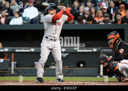 Baltimore, Maryland, Stati Uniti d'America. 24 apr, 2015. Boston Red Sox diritto fielder Daniel Nava (29) attende il passo durante il Major League Baseball gioco tra Boston Red Sox e i Baltimore Orioles tenutosi a Rigogolo Park a Camden Yards in Baltimore, Maryland. Boston sconfigge Baltimore 7-5. Eric Canha/CSM/Alamy Live News Foto Stock