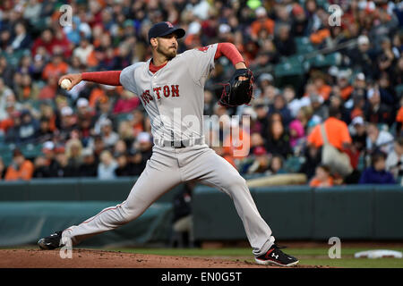 Baltimore, Maryland, Stati Uniti d'America. 24 apr, 2015. Boston Red Sox a partire lanciatore Rick i Porcello (22) genera un passo durante il Major League Baseball gioco tra Boston Red Sox e i Baltimore Orioles tenutosi a Rigogolo Park a Camden Yards in Baltimore, Maryland. Boston sconfigge Baltimore 7-5. Eric Canha/CSM/Alamy Live News Foto Stock