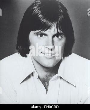 File. 24 apr, 2015. BRUCE JENNER, ex via degli Stati Uniti e il campo sportivo e corrente di personalità di televisione e di un uomo che ha dedicato tutta la sua vita di adulto nel pubblico spotlight, segretamente ha dedicato tutta la sua vita come una donna. Ora il segreto è fuori."Sì, a tutti gli effetti, io sono una donna", Jenner detto sul ABC il venerdì sera. Jenner ha detto di 'soul di una femmina." Egli ha detto D. Sawyer 'my del cervello è molto di più le donne che è maschio' anche se ha tutti i 'male parti.' quando egli chiude gli occhi e sogni, egli è una donna. Nella foto: Bruce Jenner. (Credito Immagine: © fornito dal mondo foto Foto Stock