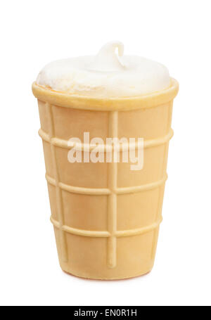 Gelato alla vaniglia in cialda cup isolato su bianco Foto Stock