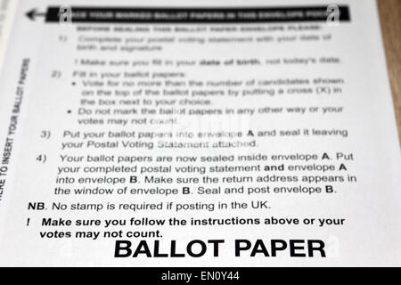 Epsom Surrey England Regno Unito. Xxv Aprile 2015. Postal schede elettorali per arrivare alle elezioni parlamentari nel quartiere di Epsom and Ewell, precedendo le elezioni generali giovedì 7 maggio. Chris Grayling la corrente MP sarà in piedi come candidato per il Partito Conservatore lungo con i candidati per altri sei partiti politici. Credito: Julia Gavin UK/Alamy Live News Foto Stock