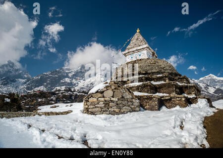 Parco nazionale di Sagarmatha, nepal - 9 marzo 2015: stupa in Himalaya regione Foto Stock