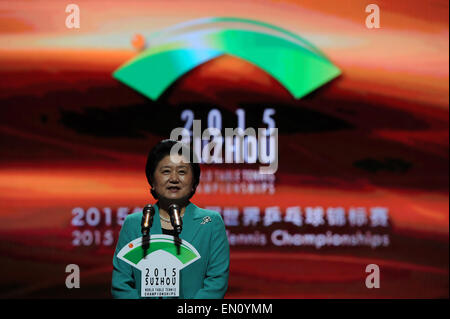 Suzhou, cinese della provincia di Jiangsu. Xxv Aprile, 2015. Chinese Vice Premier Liu Yandong dichiara l'apertura del mondiale 2015 Campionati di Ping Pong in Suzhou, est cinese della provincia di Jiangsu, 25 aprile 2015. Credito: Han Yuqing/Xinhua/Alamy Live News Foto Stock