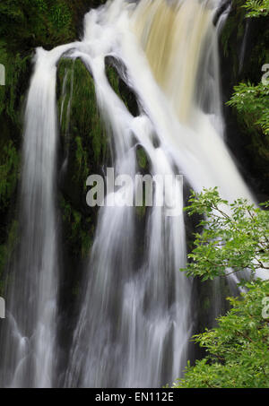 Ceunant Mawr cascata ai piedi di Snowdon, vicino a Llanberis, Snowdonia, Gwynedd, Galles, Europa Foto Stock