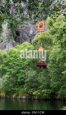 Vivian Quarry, parte di Dinorwic Quarry, è un luogo famoso per le immersioni e le arrampicate su roccia. Llanberis, Gwynedd, Galles, Europa Foto Stock