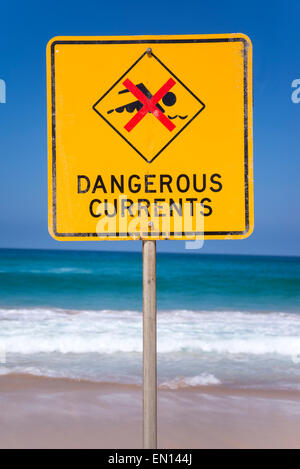 Correnti pericolose segno sulla spiaggia in Australia Foto Stock