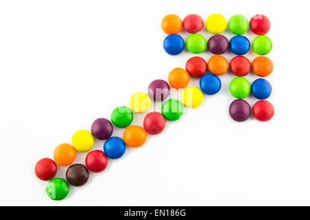 Trend crescente concetto fatta di caramelle multicolore Foto Stock