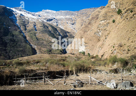 Vista sulle montagne nel sud del Mustang, vicino a Kagbeni, Nepal. Foto Stock