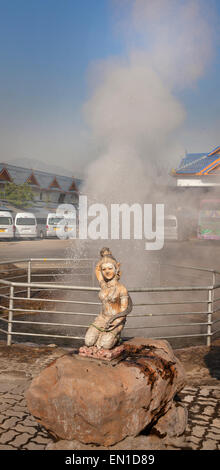 Sorgenti di acqua calda a Wieng Pa Pao, Chiang Rai, nel nord della Thailandia. Un popolare tappa turistica. Foto Stock