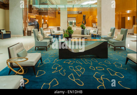 Hotel moderno lobby con arredamento designer. Foto Stock