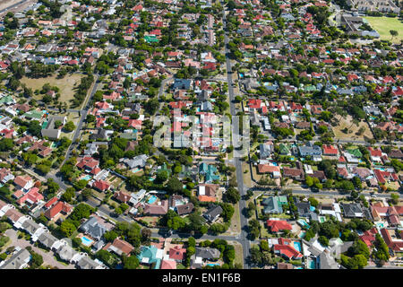 Vista aerea di alloggiamento e il sobborgo di Pinelands a Cape Town, Sud Africa. Foto Stock