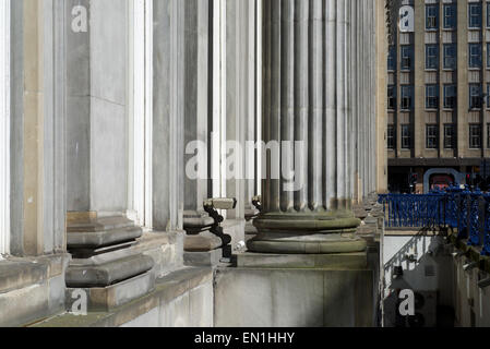 Pilastri della Galleria di Arte Moderna di Glasgow. Foto Stock