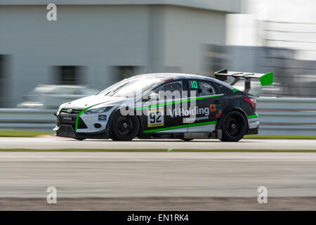 Silverstone, Towcester, Regno Unito. Xxv Aprile, 2015. Team GTE/Team Russia da Barwell rigidi durante la Dunlop 24 ore di corsa a Silverstone Credito: Gergo Toth/Alamy Live News Foto Stock