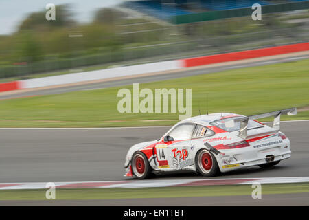 Silverstone, Towcester, Regno Unito. Xxv Aprile, 2015. Tischer / Schelp Porsche 997 GT3 durante la Dunlop 24 ore di corsa a Silverstone Credito: Gergo Toth/Alamy Live News Foto Stock