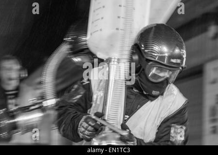 Silverstone, Towcester, Regno Unito. Xxv Aprile, 2015. Team LMP3 / Team LNT's meccanico durante la Dunlop 24 ore di corsa a Silverstone Credito: Gergo Toth/Alamy Live News Foto Stock