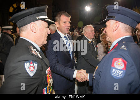 SYDNEY, Australia - 25 aprile: veterani e i membri della famiglia hanno partecipato all'alba Service a Sydney il cenotafio in Martin Place Sydney Foto Stock