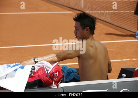 Barcellona, Spagna, 24 aprile 2015. 24 apr, 2015. Kei Nishikori (JPN) Tennis : Kei Nishikori del Giappone durante singls Quarti di finale match contro Roberto Bautista Agut della Spagna sul Barcelona Open Banc Sabadell torneo di tennis presso il Real Club de tenis de Barcelona a Barcellona, Spagna, 24 aprile 2015 . © Mutsu Kawamori/AFLO/Alamy Live News Foto Stock