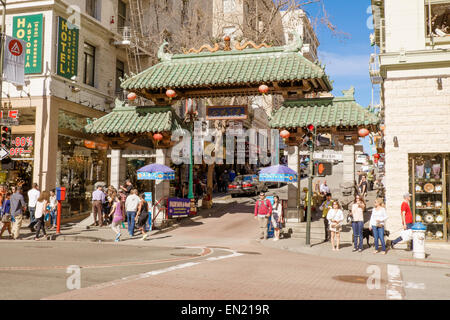 Dragon's Gate entrata a Chinatown di San Francisco Foto Stock