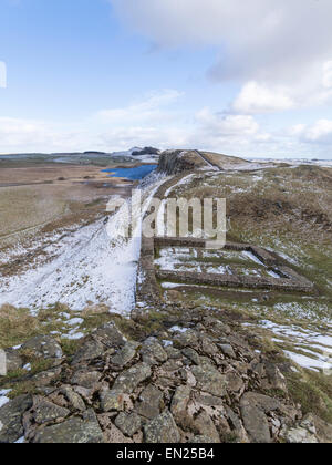 In inverno i resti del castello di Nick, Milecastle 39, vicino Rigg in acciaio, tra Housesteads e roccioso del Lough vallo di Adriano Foto Stock