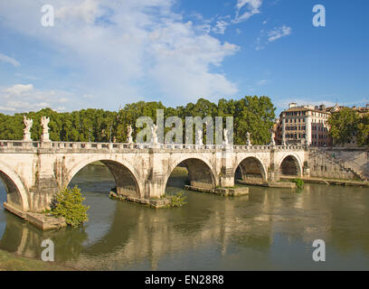 Nelle vicinanze Ponte di Castel del Angelo a Roma Foto Stock