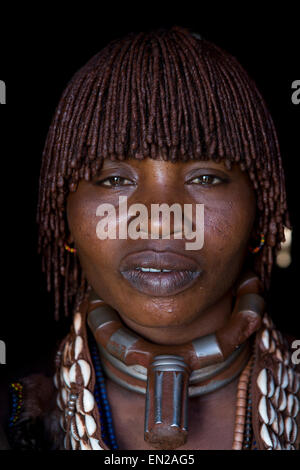 Donna della tribù Hamer in Etiopia Foto Stock