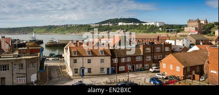 Regno Unito, Inghilterra, Yorkshire, Scarborough, Old Town, Vista panoramica Foto Stock