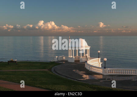 De La Warr Pavilion terrazza con cupola sul Re Giorgio V colonnato, Stroud, East Sussex, England, Regno Unito Foto Stock