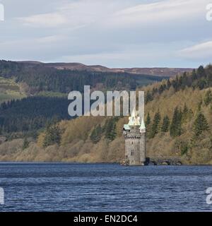 Una immagine a colori di Lake Vyrnwy in Galles centrale preso in primavera Foto Stock