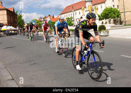 Zagabria, Croazia - 26 Aprile 2015: la fase finale della corsa di ciclismo Tour della Croazia nel centro di Zagabria. Foto Stock