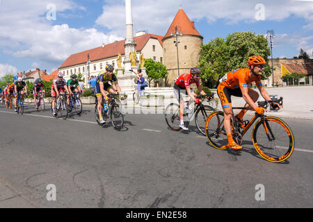 Zagabria, Croazia - 26 Aprile 2015: la fase finale della corsa di ciclismo Tour della Croazia nel centro di Zagabria. Foto Stock