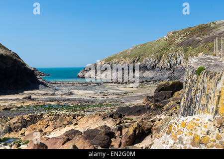 Il Rocky foreshore porto Quin vicino a Port Isaac Cornwall Inghilterra UK Europa Foto Stock