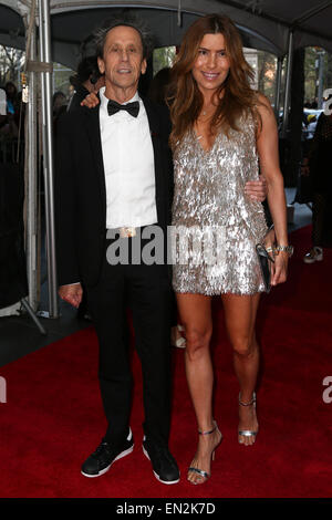 Brian Grazer (L) e Veronica Smiley frequentare il tempo 2015 100 Gala a Frederick P. Rose Hall, Jazz al Lincoln Center. Foto Stock