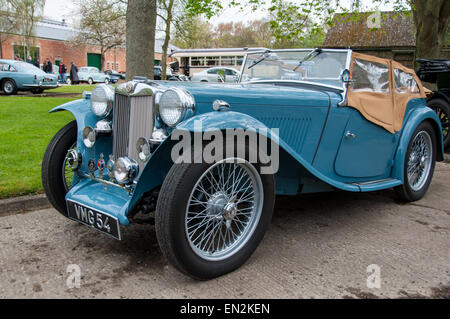 MG auto d'epoca, alla quinta Domenica Brunch Scramble a Bicester patrimonio, Oxfordshire, Inghilterra Foto Stock