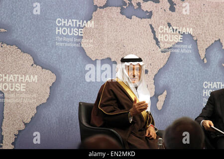 Veterano Arabia diplomat Prince Turki Bin Faisal Al Saud parlando alla Chatham House think-tank a Londra, nel Regno Unito il 18 marzo 2015 Foto Stock