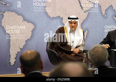 Veterano Arabia diplomat Prince Turki Bin Faisal Al Saud parlando alla Chatham House think-tank a Londra, nel Regno Unito il 18 marzo 2015 Foto Stock