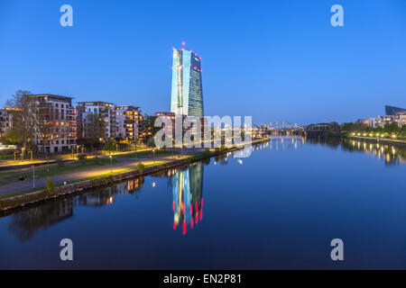 Nuova Banca centrale europea (BCE) edificio e fiume Main in Frankfurt Foto Stock
