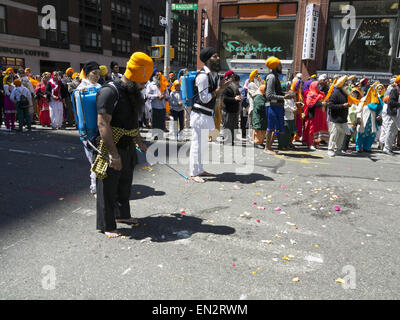 La religione Sikh annuale parata del giorno del festival e su Madison Avenue a New York City, 2015. Foto Stock