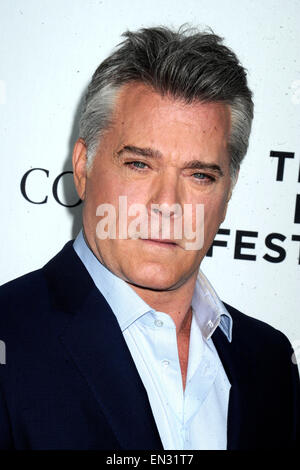 La città di New York. Xxv Aprile, 2015. Ray Liotta assiste la chiusura notturna di screening "Goodfellas" durante il 2015 Tribeca Film Festival al teatro di faro rotante su Aprile 25, 2015 in New York City./picture alliance © dpa/Alamy Live News Foto Stock