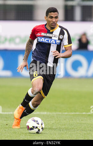 Udine, Italia. Xxv Aprile, 2015. Allan (Udinese) Calcio/Calcetto : Italiano 'Serie A' match tra Udinese 2-1 AC Milan allo Stadio Friuli Udine, Italia . © Enrico Calderoni AFLO/sport/Alamy Live News Foto Stock